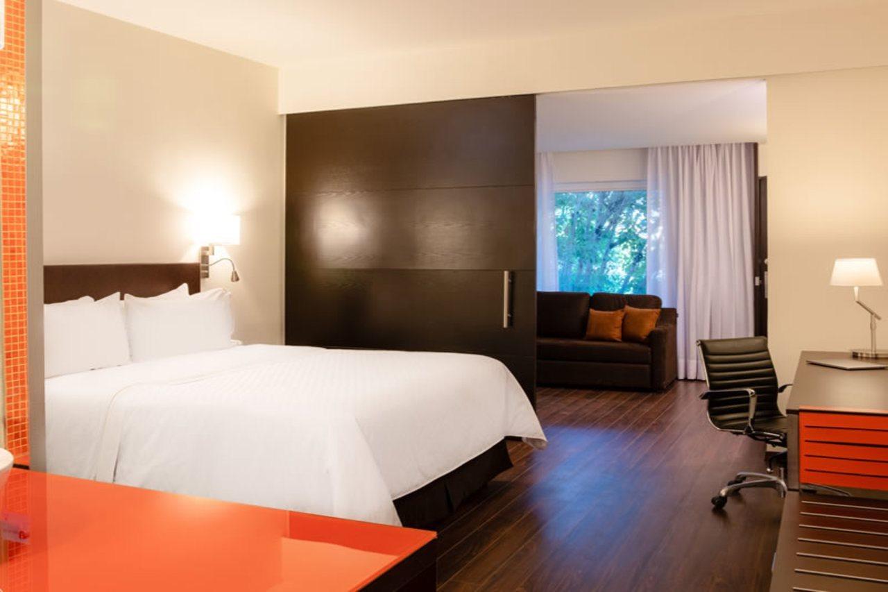 Fiesta Inn San Luis Potosi Glorieta Juarez Экстерьер фото