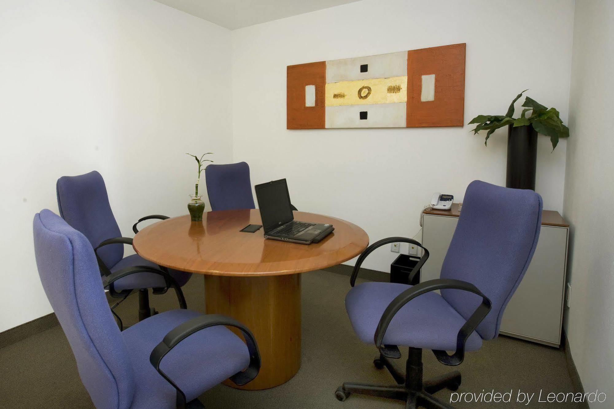 Fiesta Inn San Luis Potosi Glorieta Juarez Бизнес фото