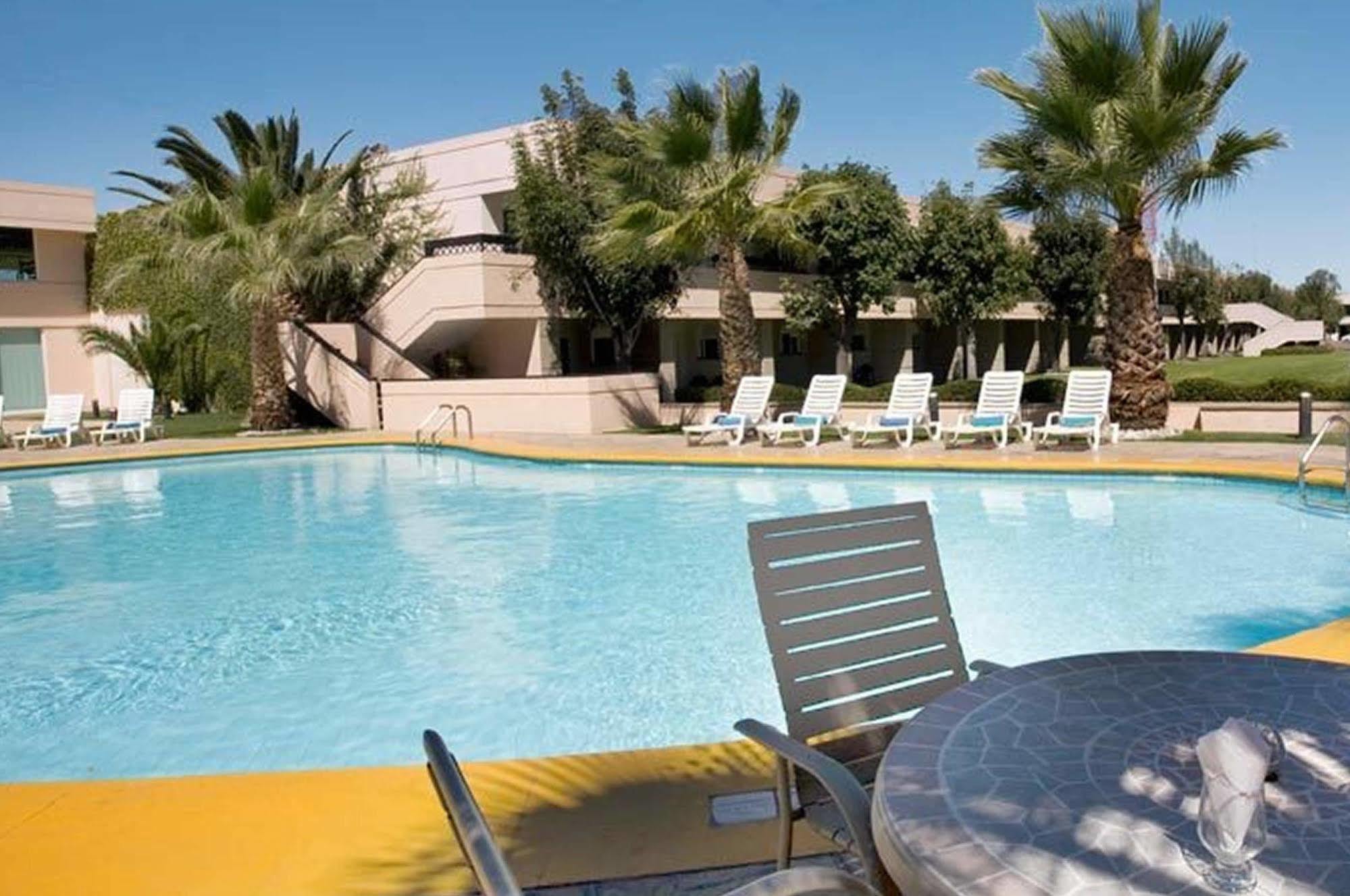 Fiesta Inn San Luis Potosi Glorieta Juarez Экстерьер фото