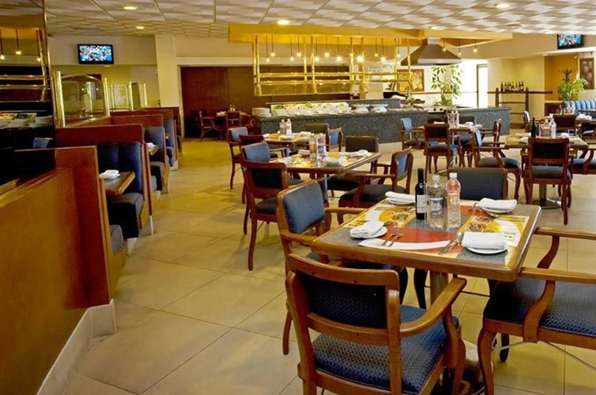 Fiesta Inn San Luis Potosi Glorieta Juarez Экстерьер фото
